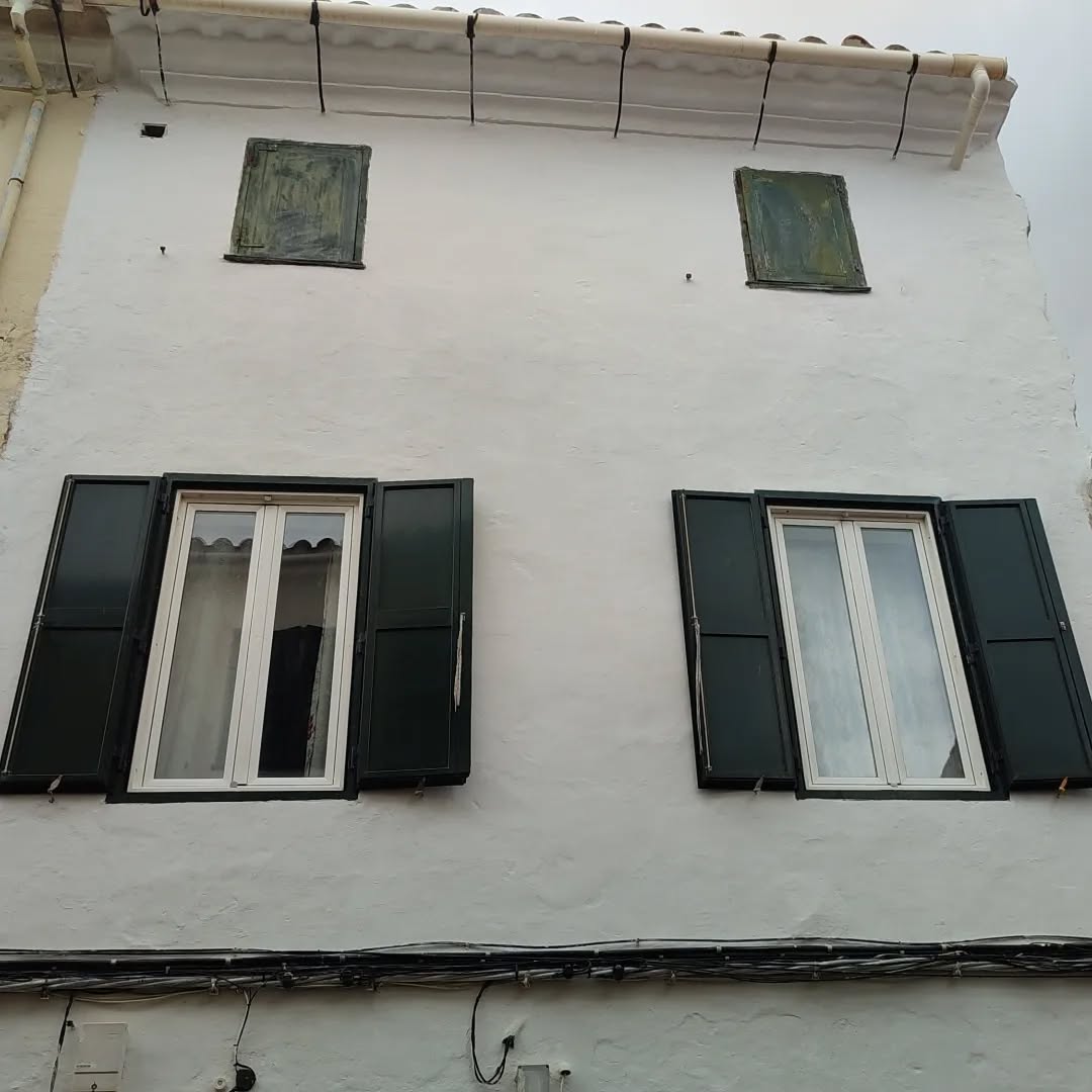 fachada reparada y terminada en Menorca